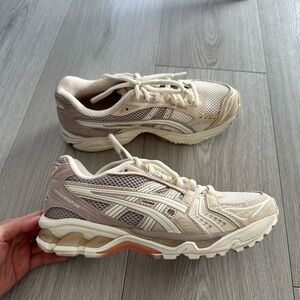 Asics Women’s Gel Kayano Sneakers Cream/Light Pink US 6.5